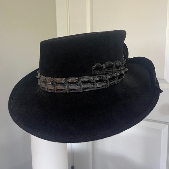 Stunning Philip Treacy Felt Crocodile Hat - Picture 2 of 7